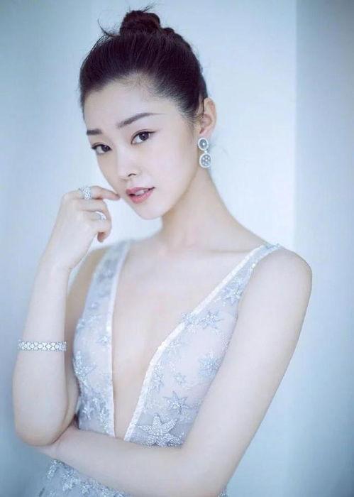 宋轶订婚爆料是真的吗视频,真相揭晓，视频揭露恋情细节